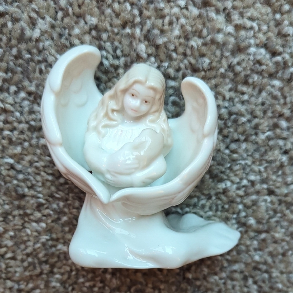 Russ Berrie Guardian Angel Holding Baby #15482